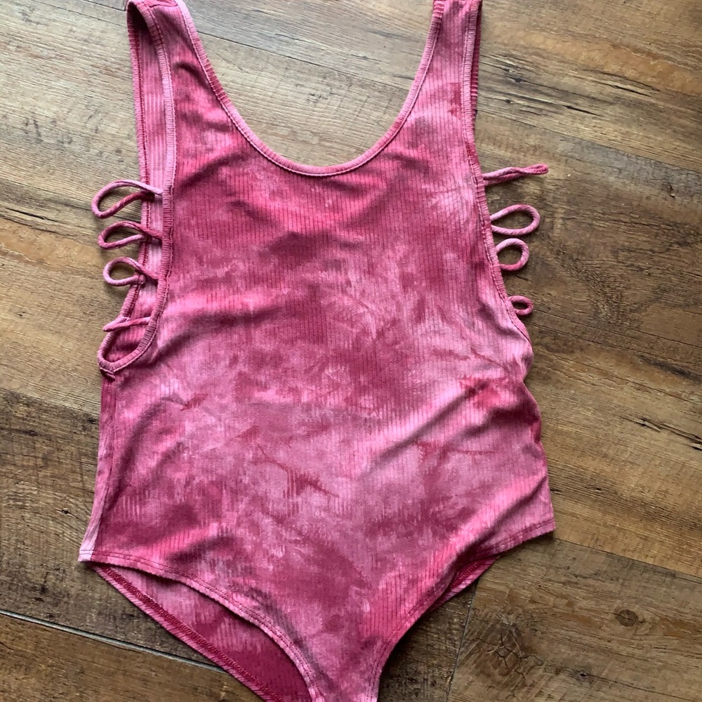 Tie-dye strappy cutout bodysuit by Gaze NWT